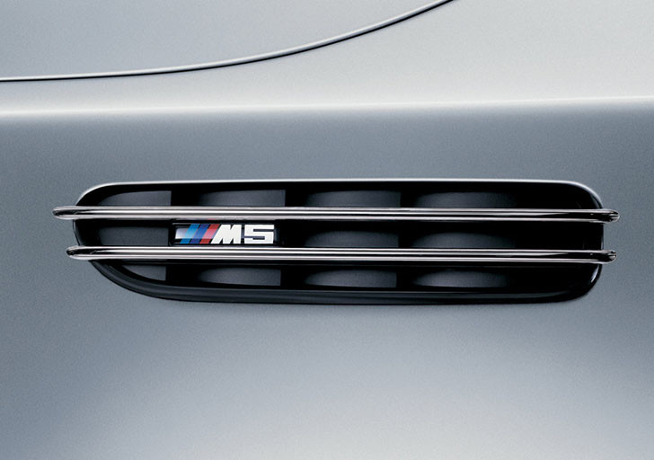 BMW-M5-2005-1024-3b