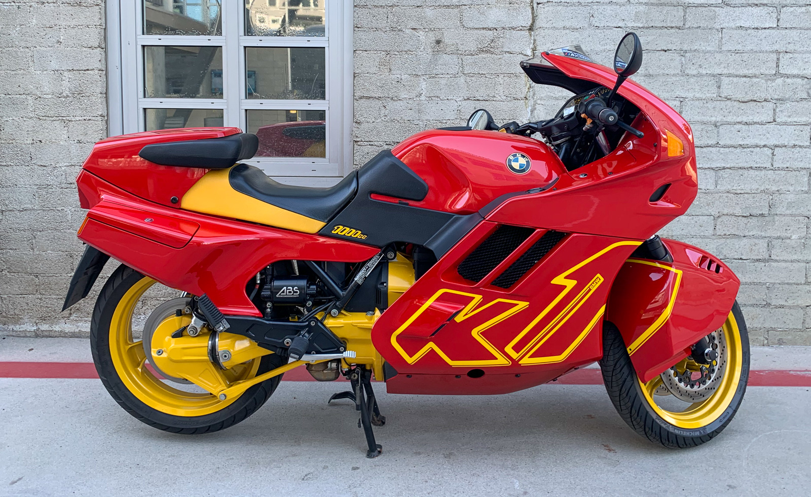 BMW K1