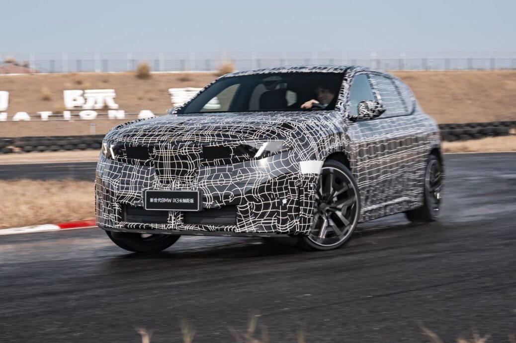 BMW iX3 cu ampatament lung