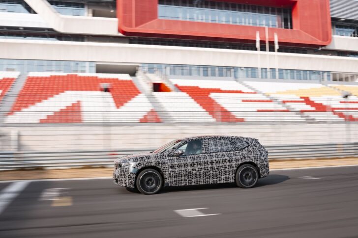 BMW iX3 cu ampatament lung