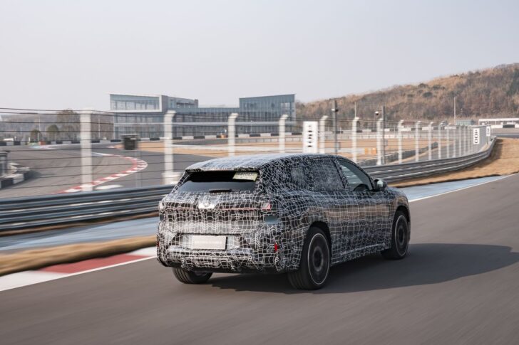 BMW iX3 cu ampatament lung