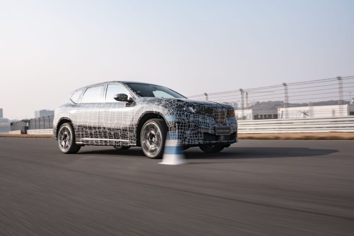 BMW iX3 cu ampatament lung