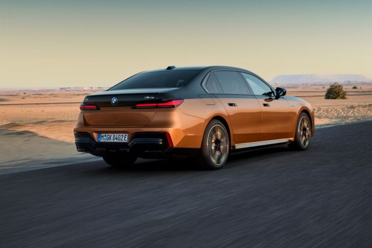 BMW i7