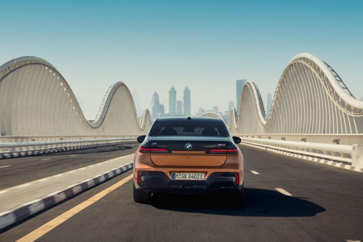BMW i7