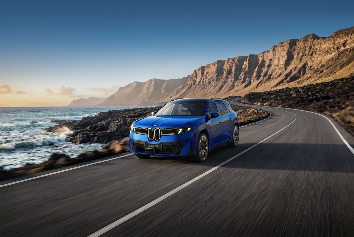 BMW iX3 cu ampatament lung