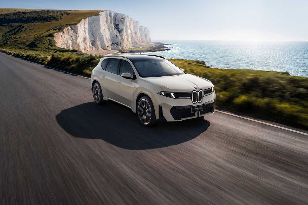 BMW iX3 cu ampatament lung