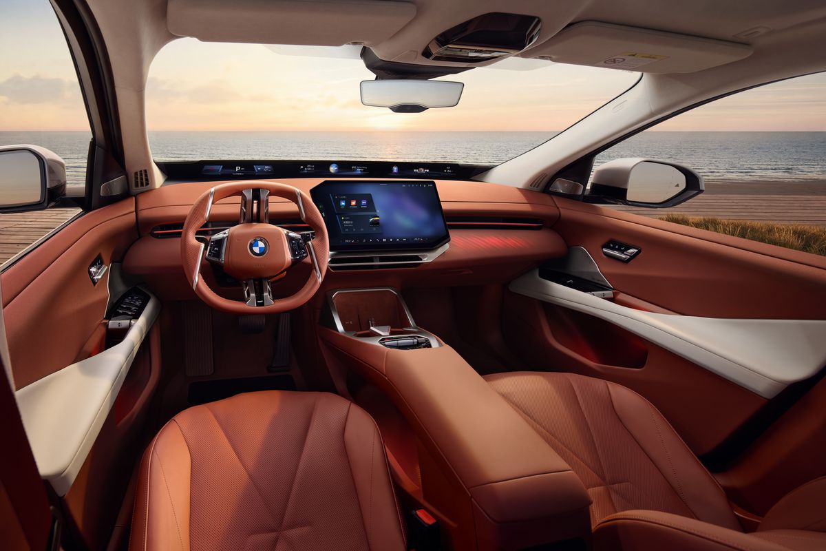 BMW iX3 cu ampatament lung