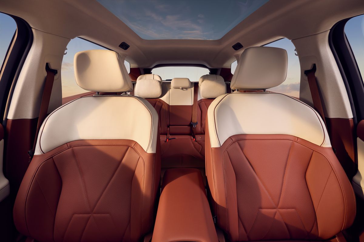 BMW iX3 cu ampatament lung