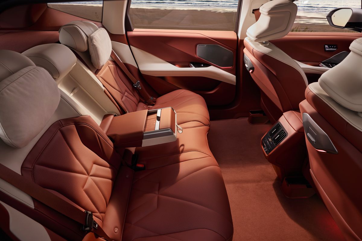 BMW iX3 cu ampatament lung