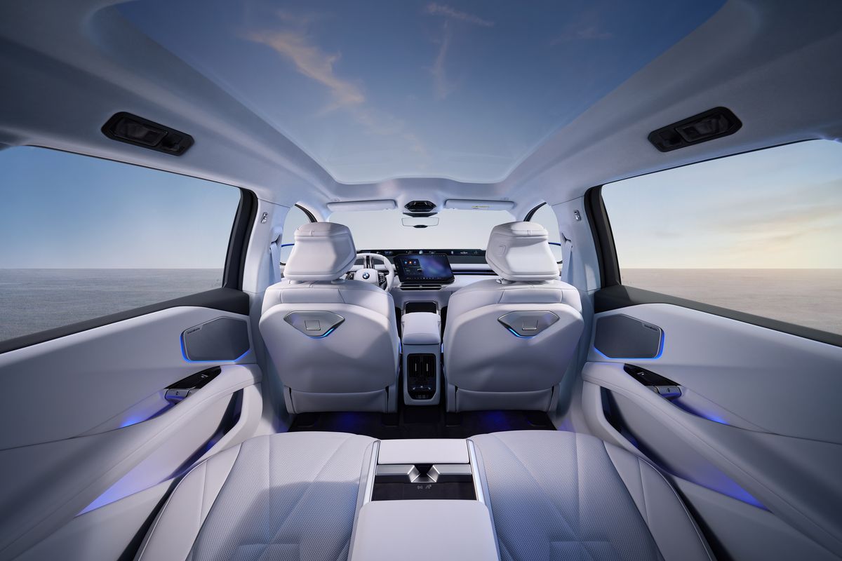 BMW iX3 cu ampatament lung