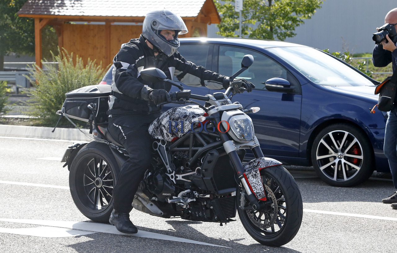 2016-ducati-diavel-tourer-1