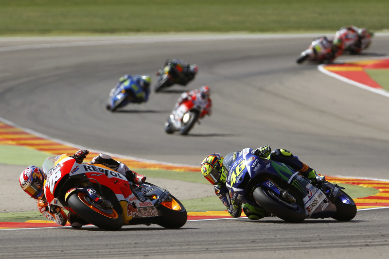 motogp-aragon-gp-2015-dani-pedrosa-repsol-honda-team-and-valentino-rossi-yamaha-factory-ra