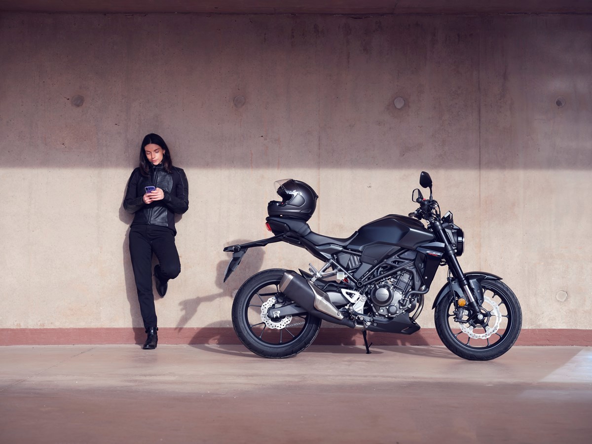 Te simți atât de chill după o ieșire cu motorul! Nu este un secret că mersul pe motocicleta poate preveni sau întârzia instalarea demenței sau a bolii Alzheimer.