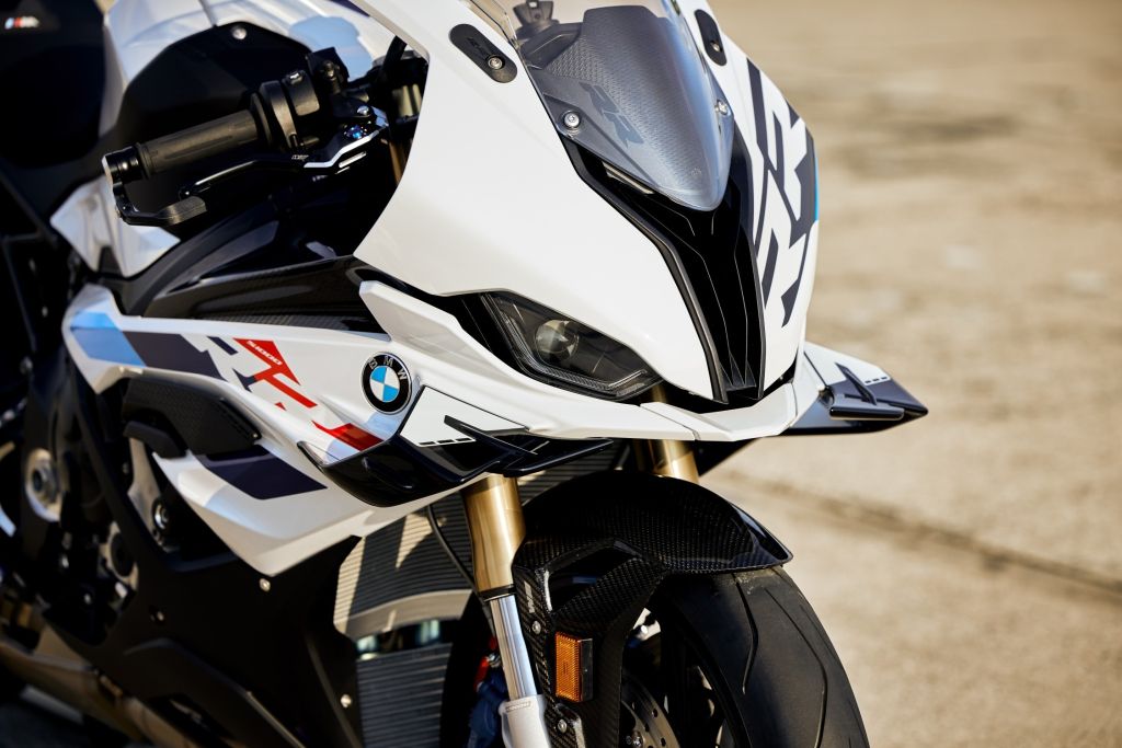 P90479742_lowRes_the-new-bmw-s-1000-r.jp