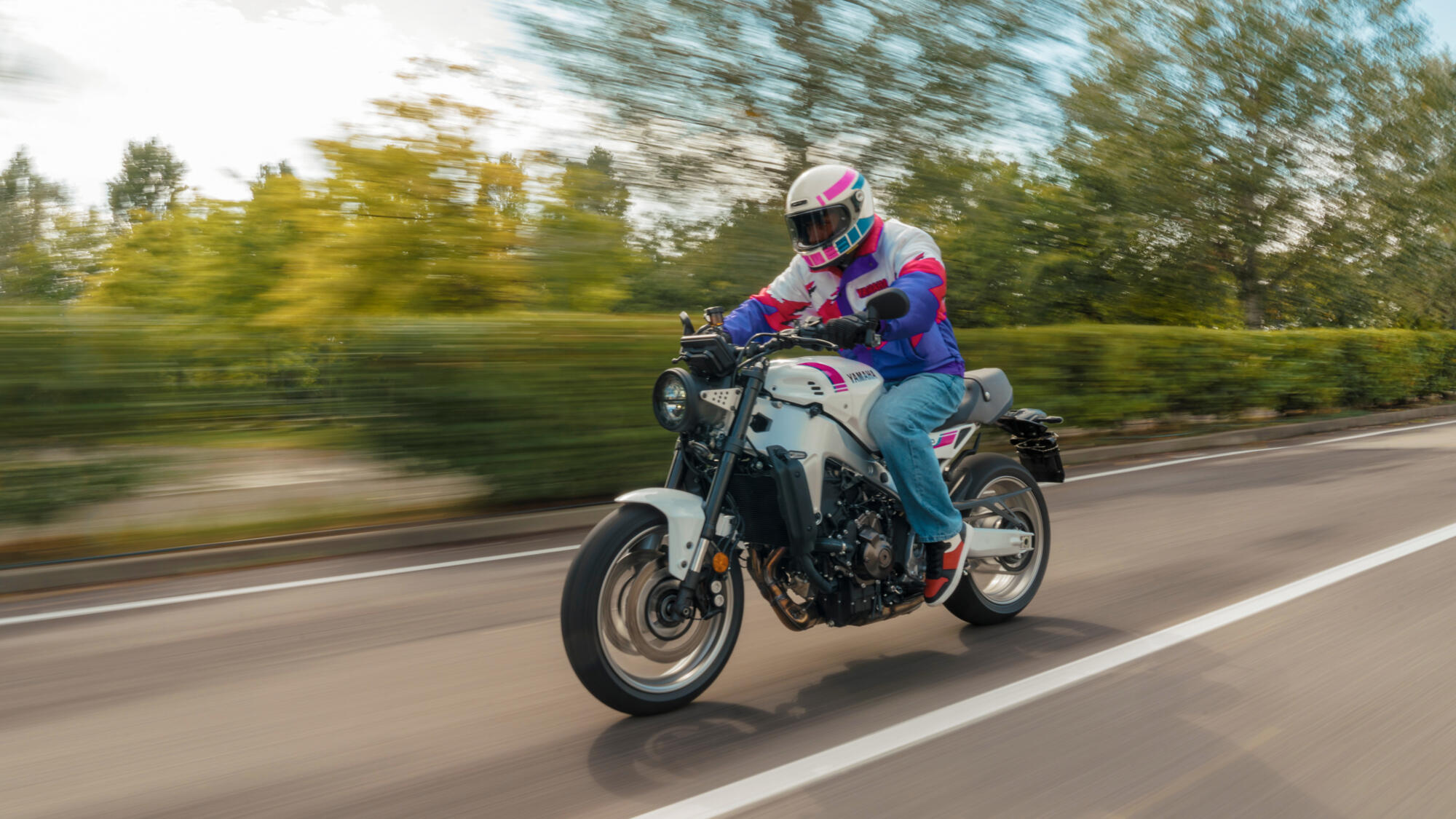 yamaha xsr900 neon white